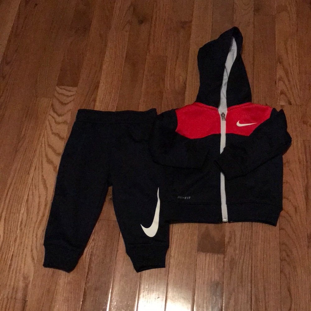 Boys Nike jacket and pants